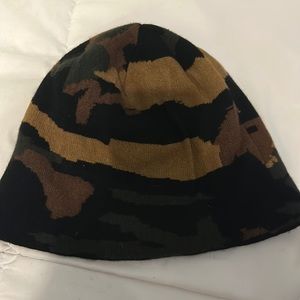 Unisex reversible camo beanie